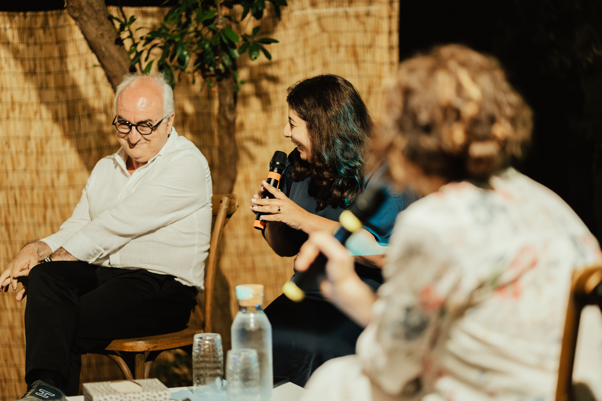 In un’atmosfera intima e coinvolgente, la Professoressa Pontorno dialoga con il Direttore di Rai Quirinale Andrea Covotta e Anniria, artefice appassionata dell’evento