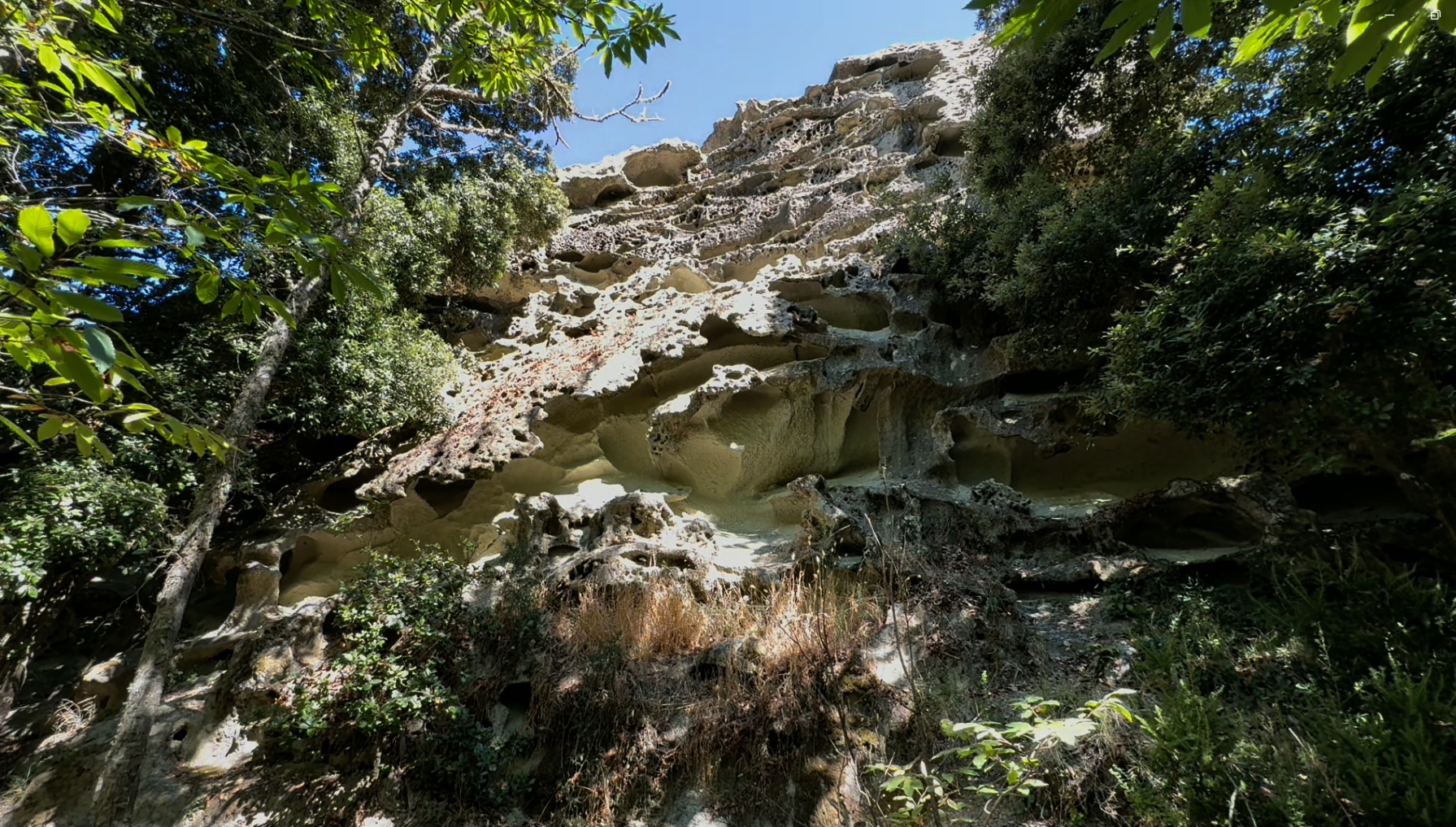 Pietra tufacea modellata dal vento